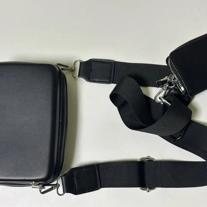 [BUNJANG] Black Mini Crossbody Bag &amp; Card Wallet Set / 블랙 미니 크로스백 &amp; 카드지갑 세트