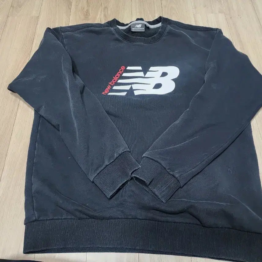 [BUNJANG] New Balance Black Logo Sweatshirt / 뉴발란스 검정색 로고 맨투맨 티셔츠