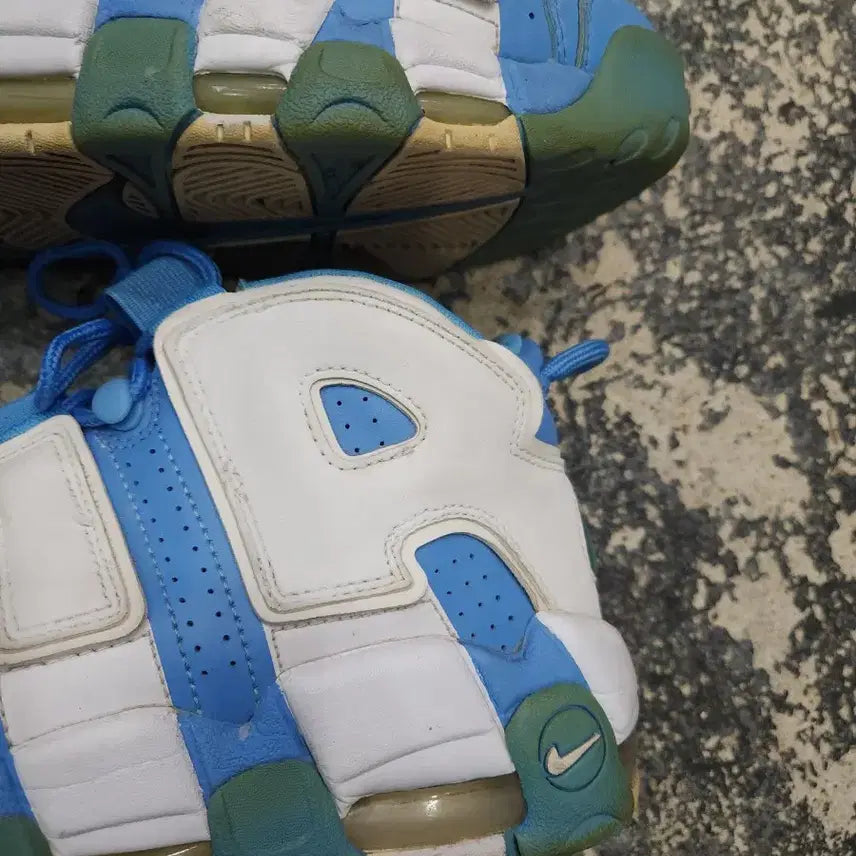 [BUNJANG] Nike Air More Uptempo University Blue Sneakers / 나이키 에어모어 업템포 유니버시티블루 255