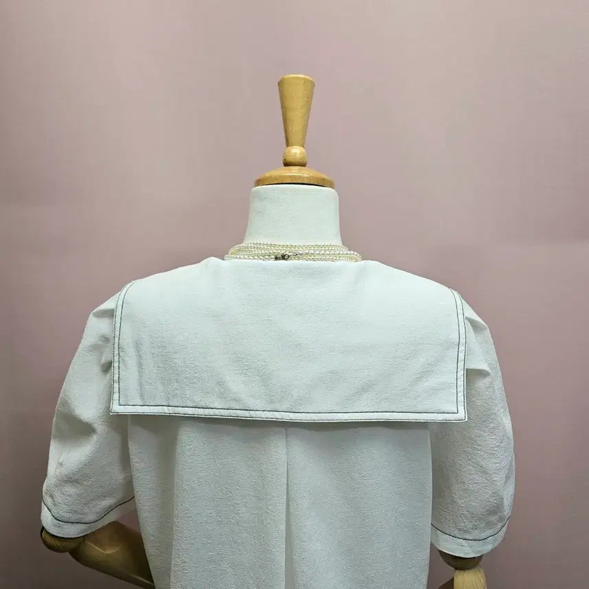 [SOLD OUT] 세일러카라 라인 퍼프 블라우스