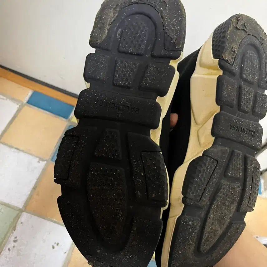 [BUNJANG] Balenciaga Speedrunner Black Sneakers / 발렌시아가 스피드러너 블랙 스니커즈 40(255)