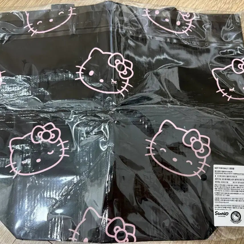 [BUNJANG] WAKE MAKE Tarpaulin Bag (Sealed) / (미개봉) 웨이크메이크 헬로키티에디션 타포린백
