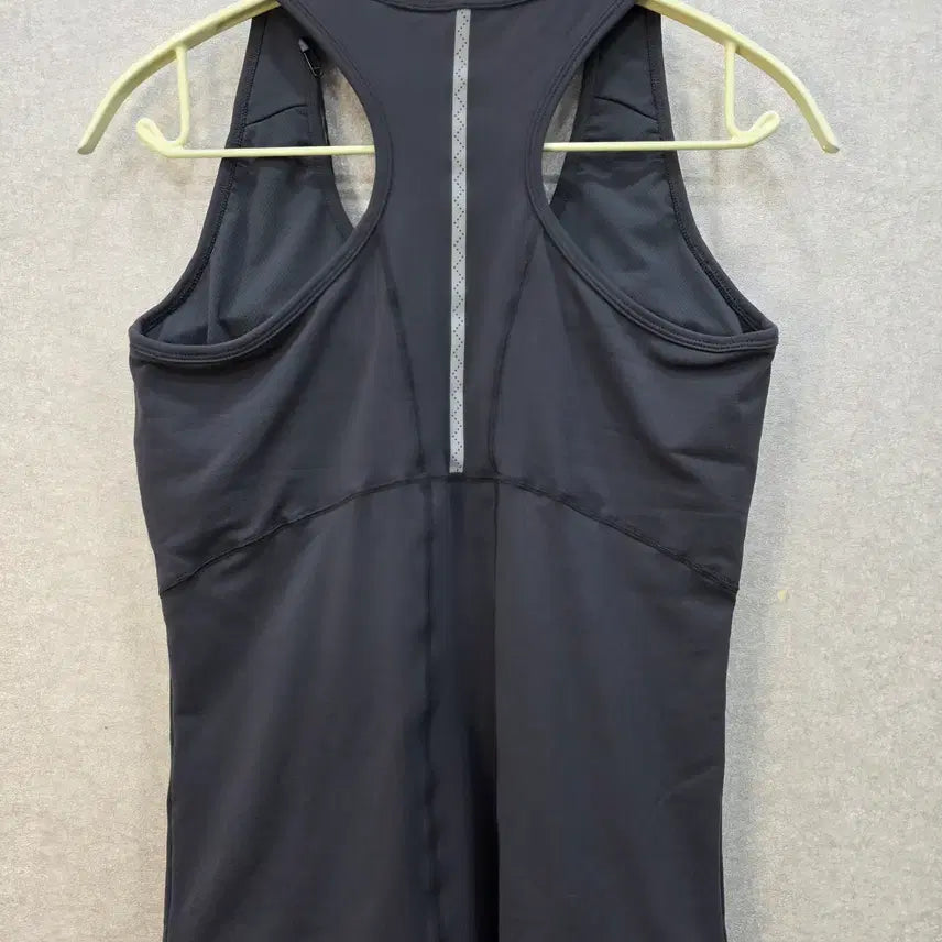 [BUNJANG] M Limited Functional Color Block Tank Top / (새) 엠리밋 기능성 배색 탱크탑  M LIMITED