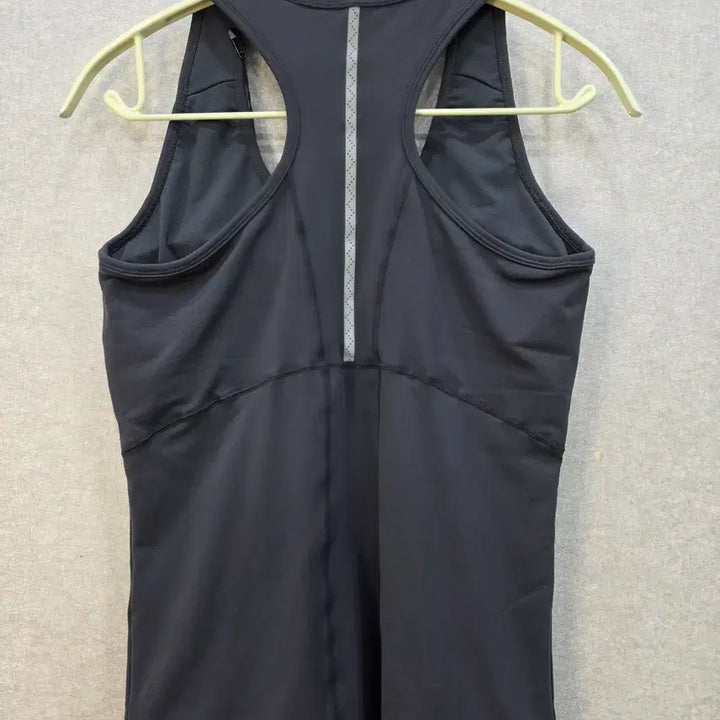 [BUNJANG] M Limited Functional Color Block Tank Top / (새) 엠리밋 기능성 배색 탱크탑  M LIMITED