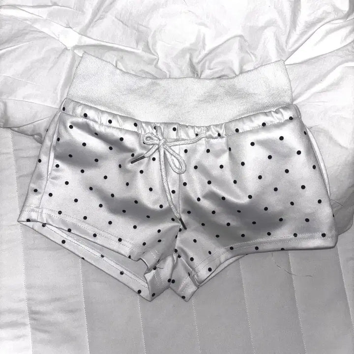 [BUNJANG] Angel Dot Print Himegyaru Training Shorts / 엔젤 땡땡이 히메갸루 트레이닝 팬츠