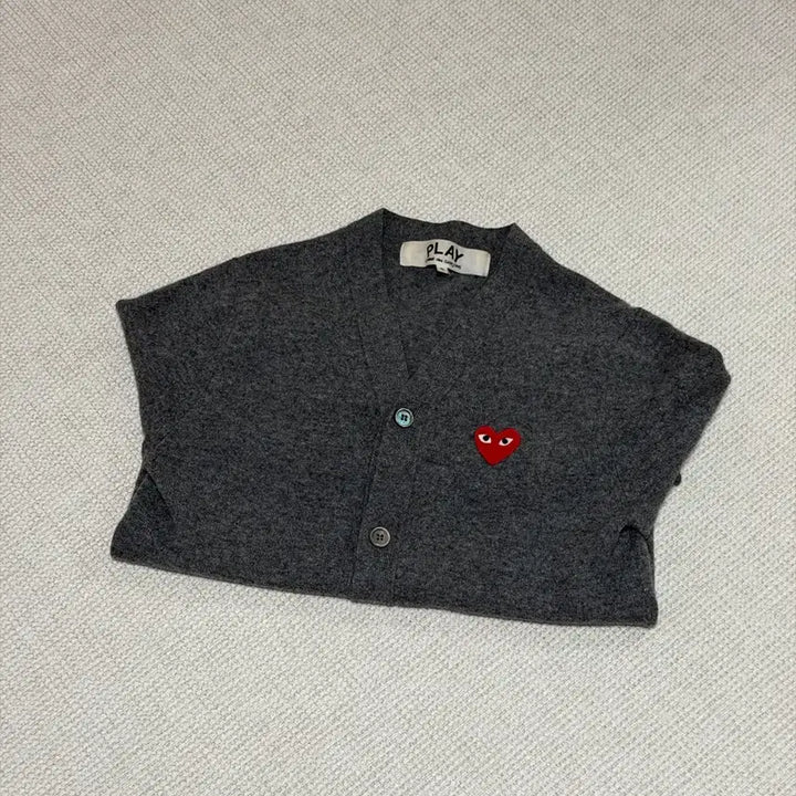 [BUNJANG] Comme des Garcons Charcoal Red Emblem Cardigan / 꼼데가르송 차콜 가디건 레드와펜