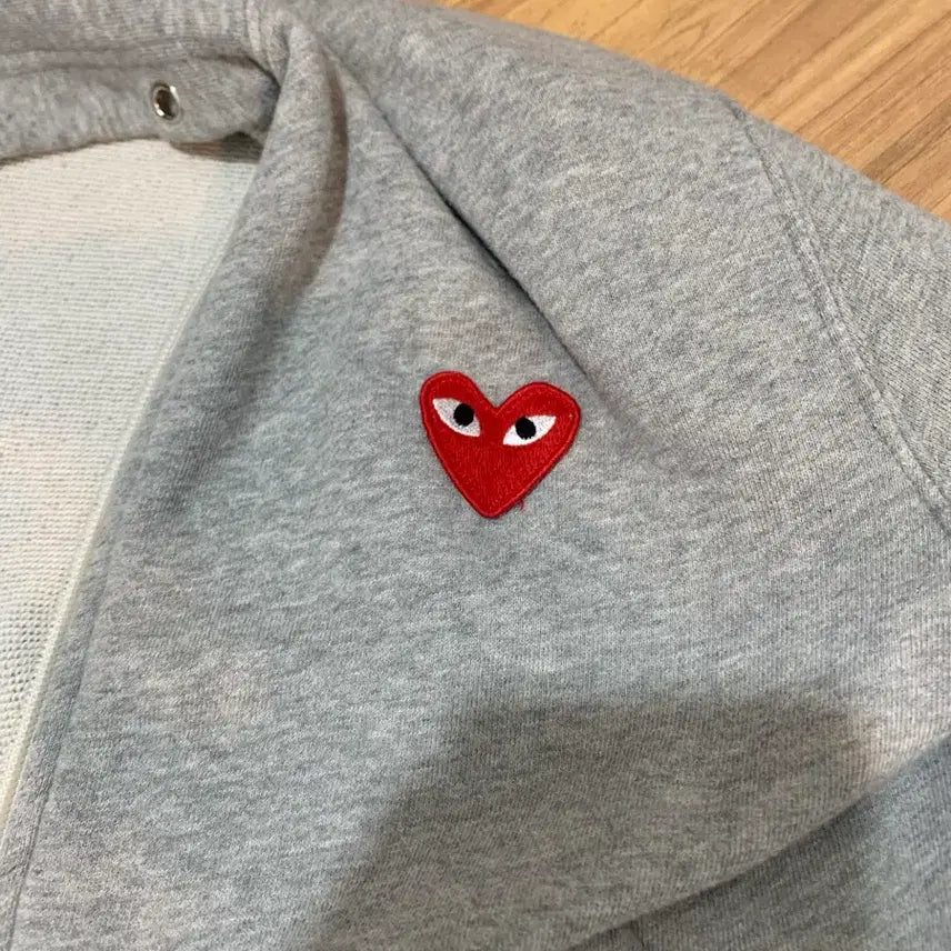 [BUNJANG] Comme des Garcons Red Wappen Hooded Zip-up Gray / 꼼데가르송 레드와펜 후드집업 회색 판매교신