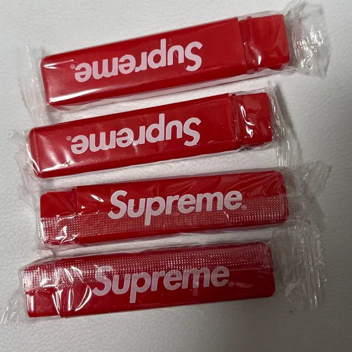 [BUNJANG] Supreme Logo Toothbrush - 17FW / [미개봉] 슈프림 로고 칫솔 - 17FW