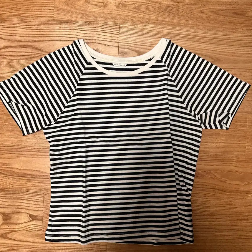 [BUNJANG] FYEO Stripe T-shirt / FYEO 포유온 스트라이프 티셔츠 1회착용