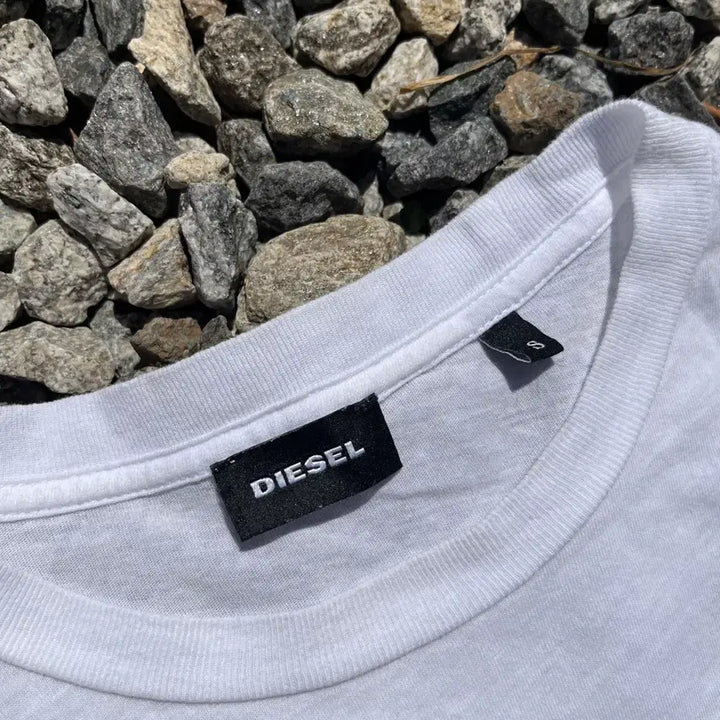 [BUNJANG] Diesel Embroidered Graphic T-shirt / 디젤 자수 나염 반팔 (실측확인)
