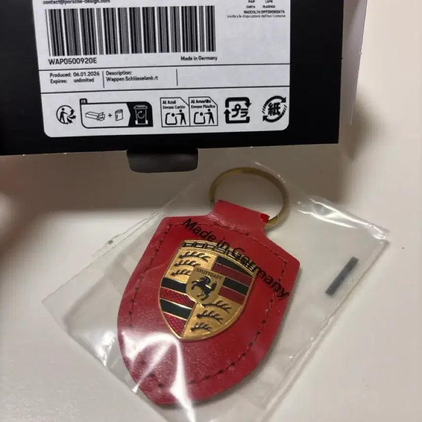 [BUNJANG] Porsche Crest Keyring - Essential / 포르쉐 정품 키링 wap0500920e