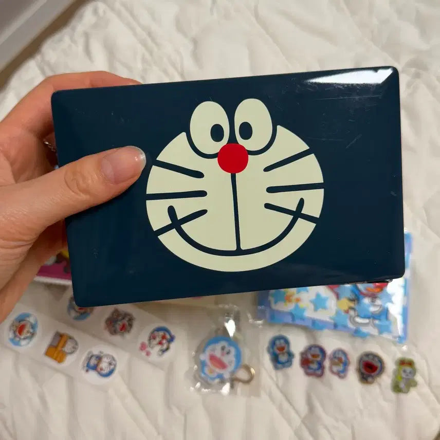 [BUNJANG] Doraemon Set Tin Case Goods Bundle / 도라에몽 세트 틴케이스 굿즈 와펜 스티커 카드
