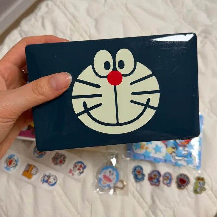 [BUNJANG] Doraemon Set Tin Case Goods Bundle / 도라에몽 세트 틴케이스 굿즈 와펜 스티커 카드