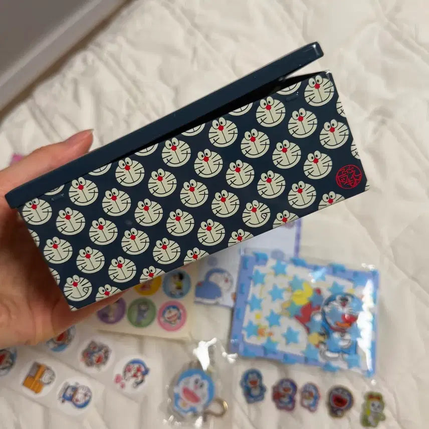 [BUNJANG] Doraemon Set Tin Case Goods Bundle / 도라에몽 세트 틴케이스 굿즈 와펜 스티커 카드