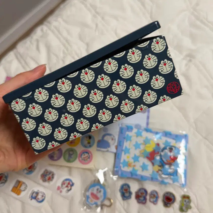 [BUNJANG] Doraemon Set Tin Case Goods Bundle / 도라에몽 세트 틴케이스 굿즈 와펜 스티커 카드