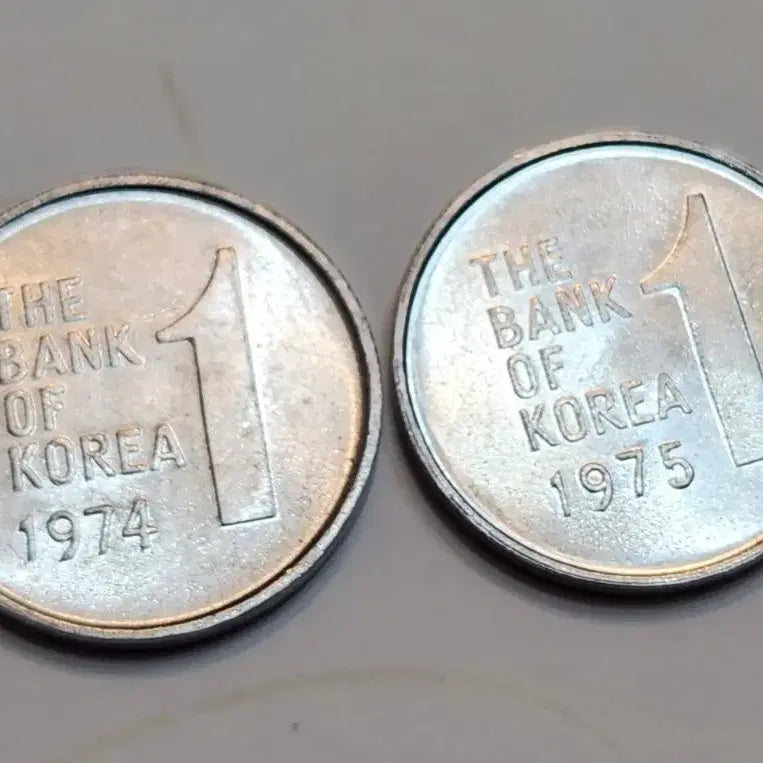 [BUNJANG] Bank of Korea 1 Won Coin 1974 &amp; 1975 Bundle / 한국은행 1원 동전 1974년/1975년 2점 일괄