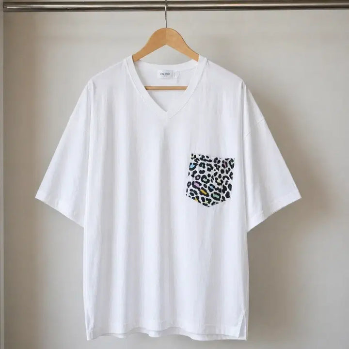 [BUNJANG] Unbranded Leopard Pocket Oversized T-Shirt / 새상품 흰색 레오파드 포켓 오버핏티