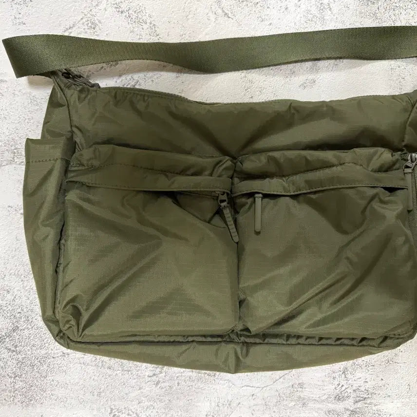 [SOLD OUT] 유니클로 멀티포켓 숄더백