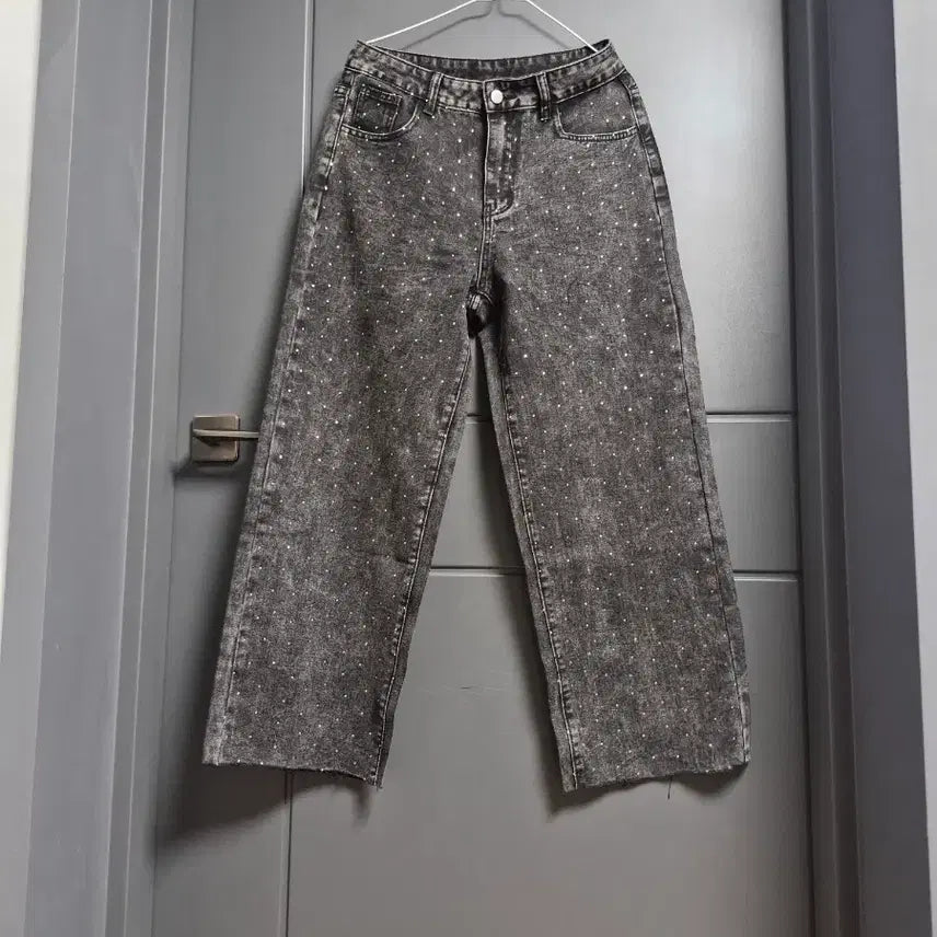[BUNJANG] Black Wide Denim 29 inch Jeans / 전체 큐빅 영롱한 블랙와이드 데님 29인치.새상품