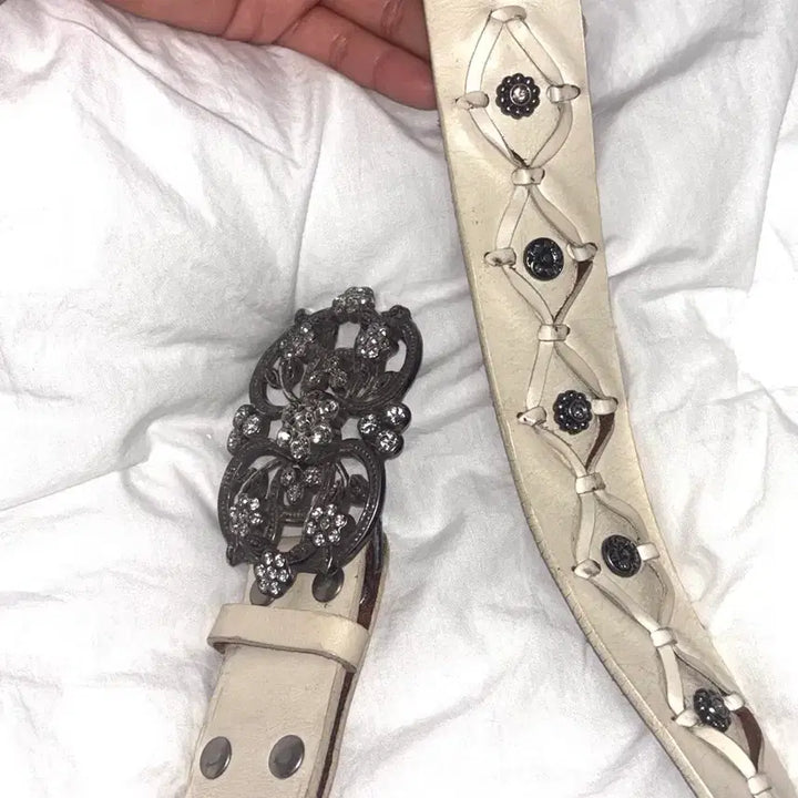 [BUNJANG] Vintage Floral Silver Buckle Cubic Y2k Belt / 빈티지 플라워 은장 큐빅 벨트 그런지페어리 갸루 y2k 일본