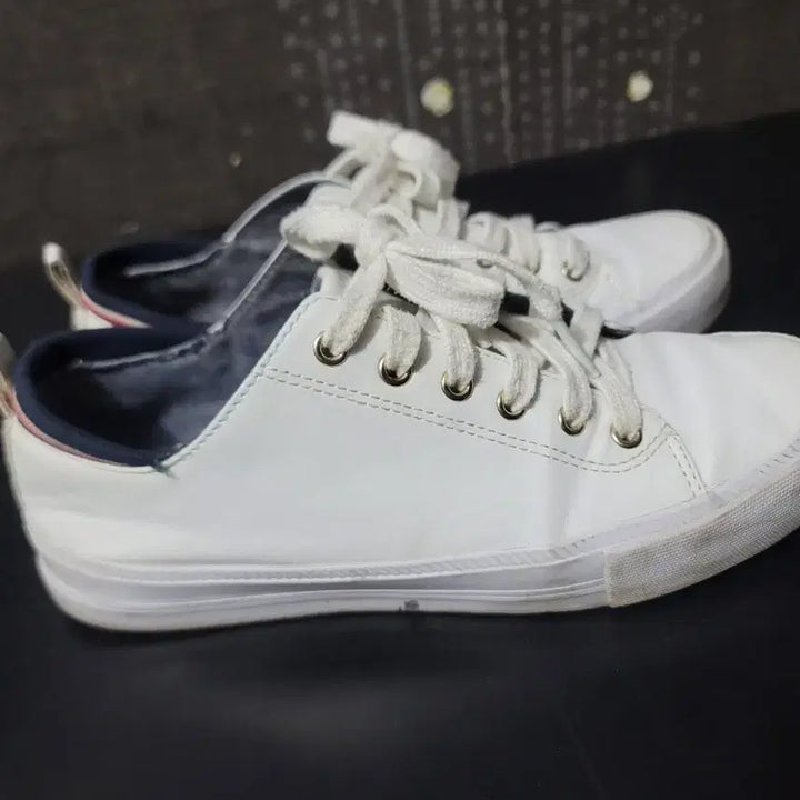 [SOLD OUT] 타미힐피거 흰색 스니커즈(235cm /US 6 1/2)
