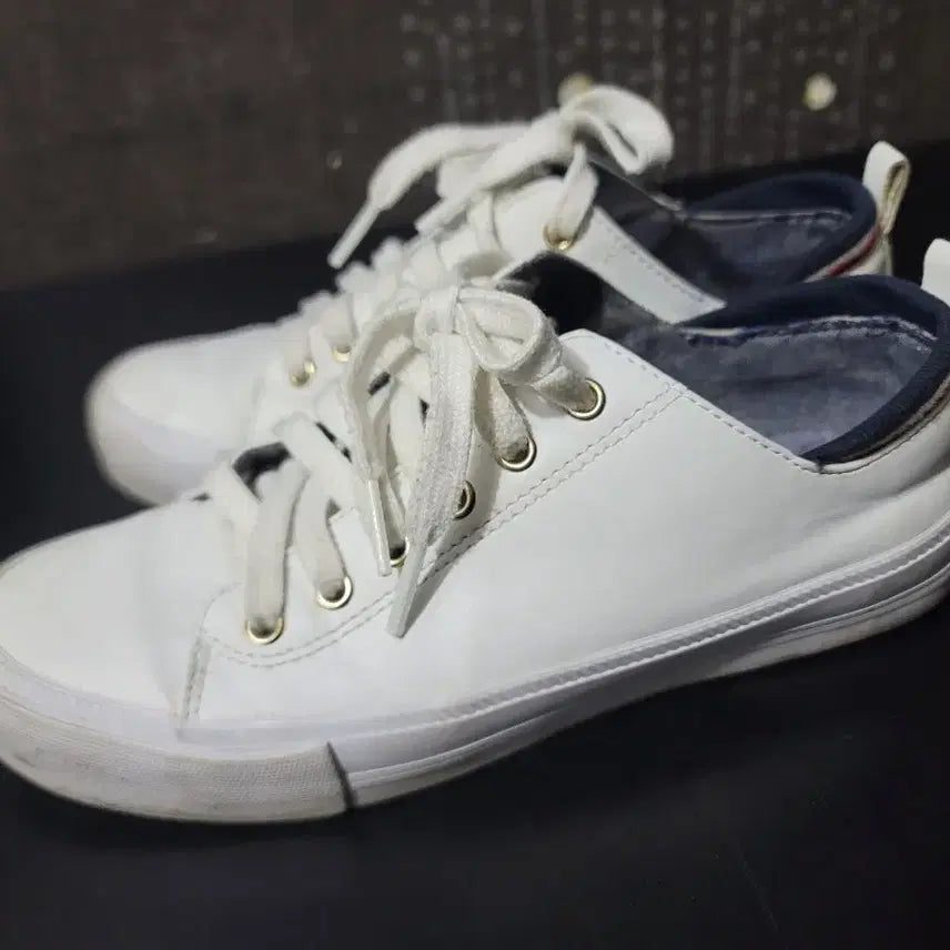 [SOLD OUT] 타미힐피거 흰색 스니커즈(235cm /US 6 1/2)
