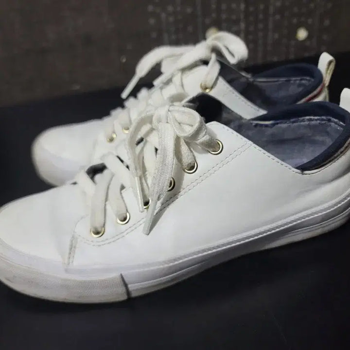 [SOLD OUT] 타미힐피거 흰색 스니커즈(235cm /US 6 1/2)