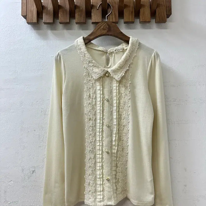 [BUNJANG] Axes Femme Ivory Lace Frill Collar Blouse / 엑시즈팜 Axes Femme 아이보리 레이스 프릴 카라 블라우스