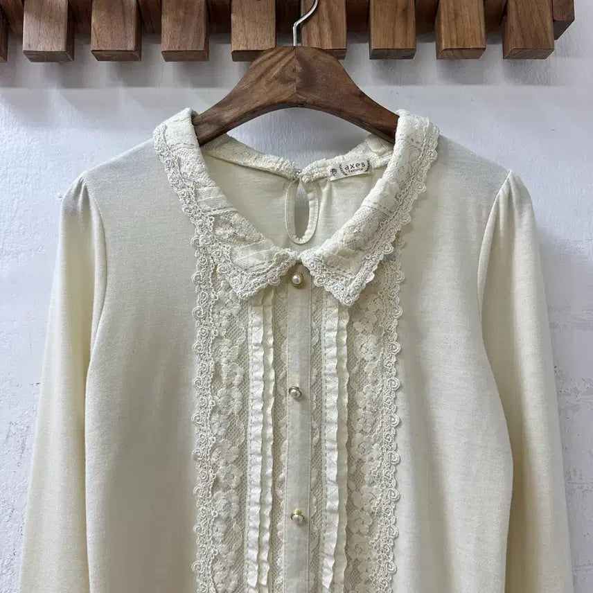 [BUNJANG] Axes Femme Ivory Lace Frill Collar Blouse / 엑시즈팜 Axes Femme 아이보리 레이스 프릴 카라 블라우스
