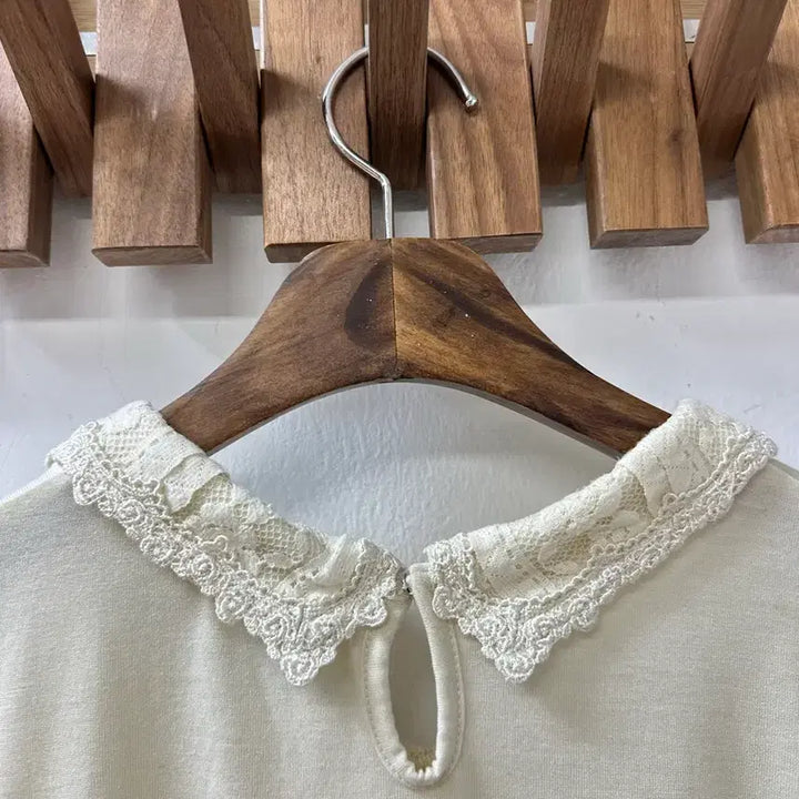 [BUNJANG] Axes Femme Ivory Lace Frill Collar Blouse / 엑시즈팜 Axes Femme 아이보리 레이스 프릴 카라 블라우스