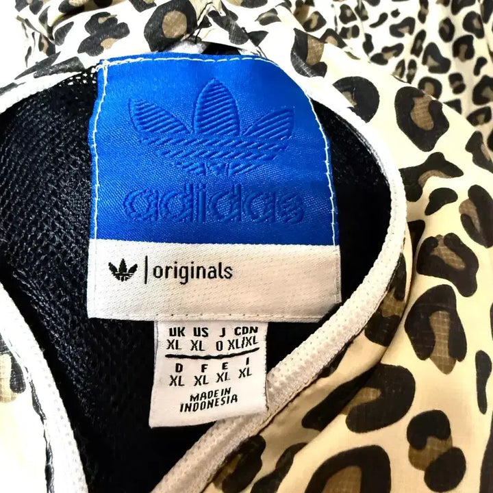 [BUNJANG] Adidas Leopard Reversible Windbreaker Jacket / [XL,105]아디다스 레오파드 삼선 바람막이 자켓 리버시블