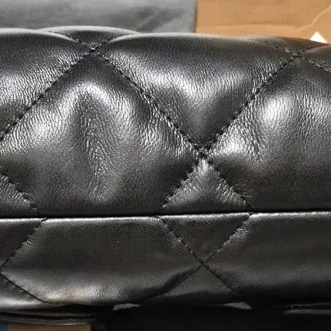 [SOLD OUT] 퀼팅 블랙 금장 체인 숄더백