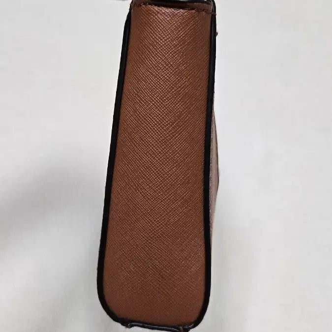 [SOLD OUT] GUESS 게스 가죽 가방 브라운 정가19만