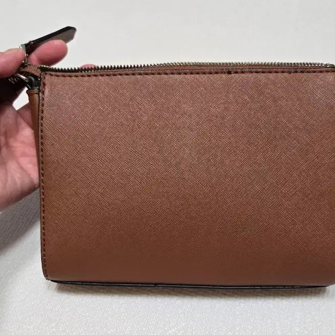 [SOLD OUT] GUESS 게스 가죽 가방 브라운 정가19만
