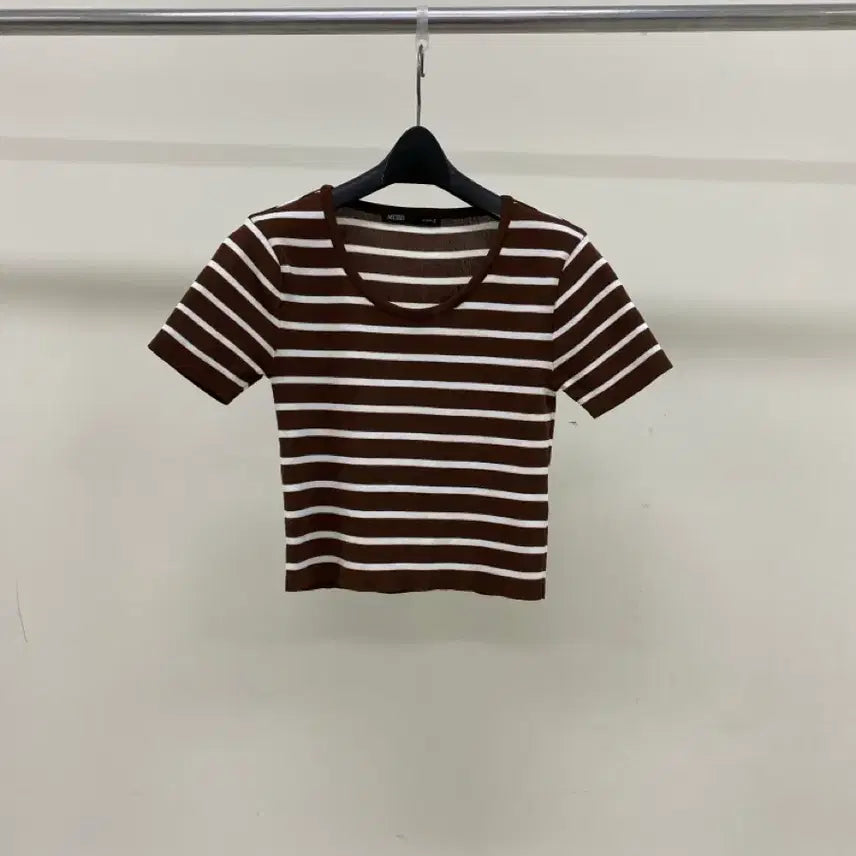 [BUNJANG] MISO Brown Striped Knit Crop Top / [미쏘] 브라운 스트라이프 니트 골지 크롭 반팔티 ( 44추천)