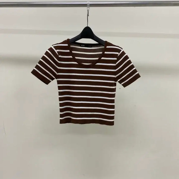 [BUNJANG] MISO Brown Striped Knit Crop Top / [미쏘] 브라운 스트라이프 니트 골지 크롭 반팔티 ( 44추천)