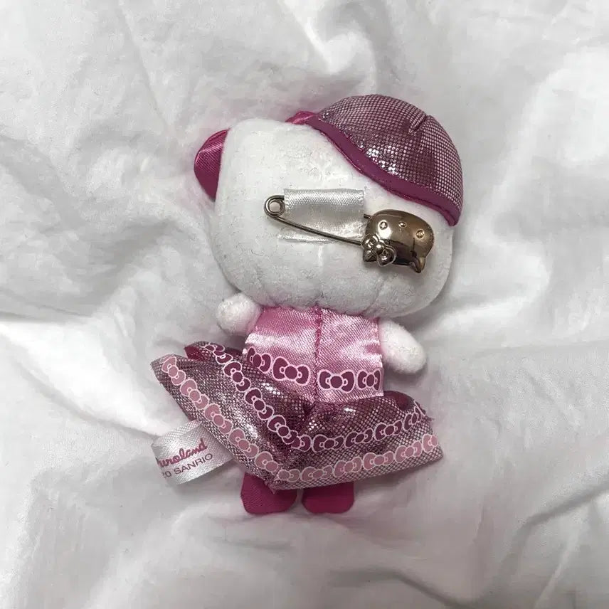 [BUNJANG] Sanrio Hello Kitty Brooch / 산리오 퓨로랜드 키티 브로치 판매