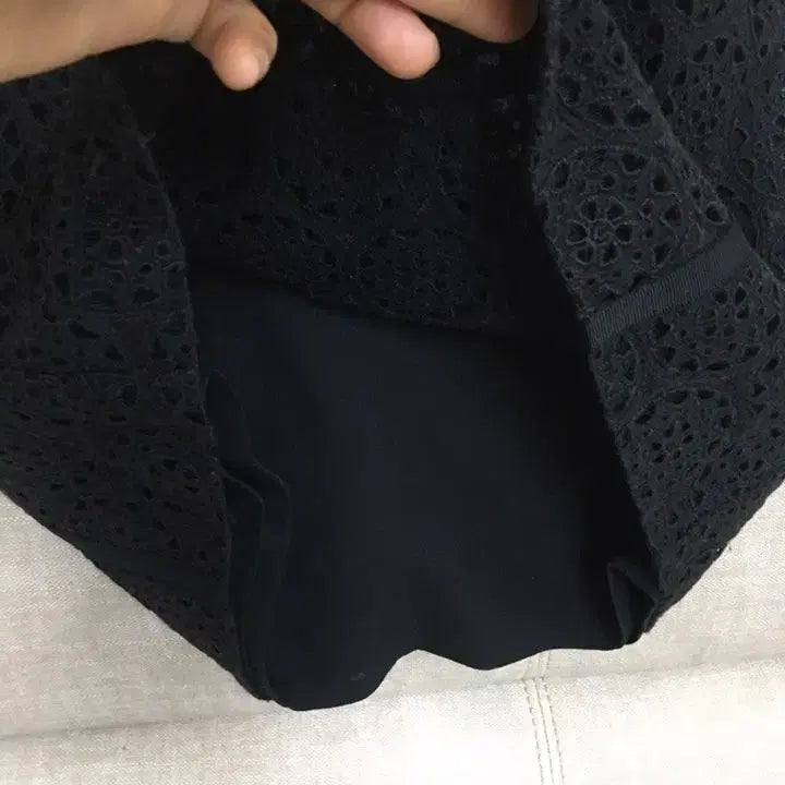 [BUNJANG] Misha Black Lace Punching Detail Dress / 미샤 블랙 시스루넥 펀칭레이스 반팔 원피스