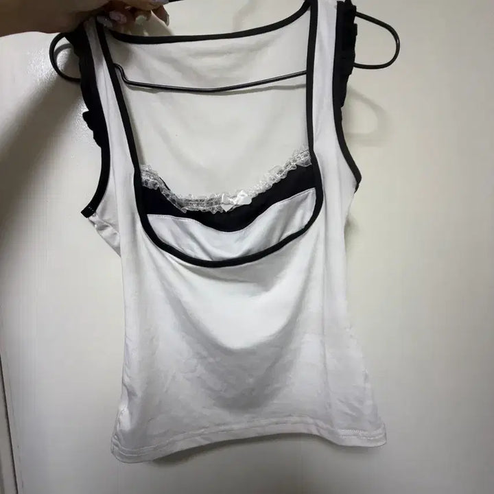 [BUNJANG] Y2k White Lace Trim Cami Top / Y2k 화이트 블랙 레이스 나시