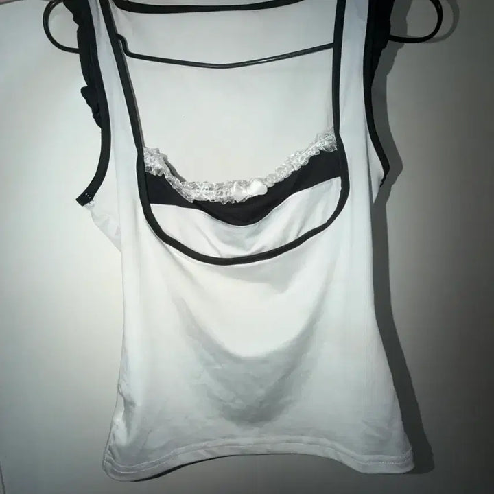 [BUNJANG] Y2k White Lace Trim Cami Top / Y2k 화이트 블랙 레이스 나시