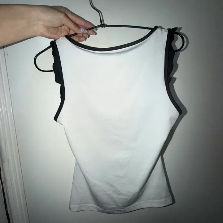 [BUNJANG] Y2k White Lace Trim Cami Top / Y2k 화이트 블랙 레이스 나시