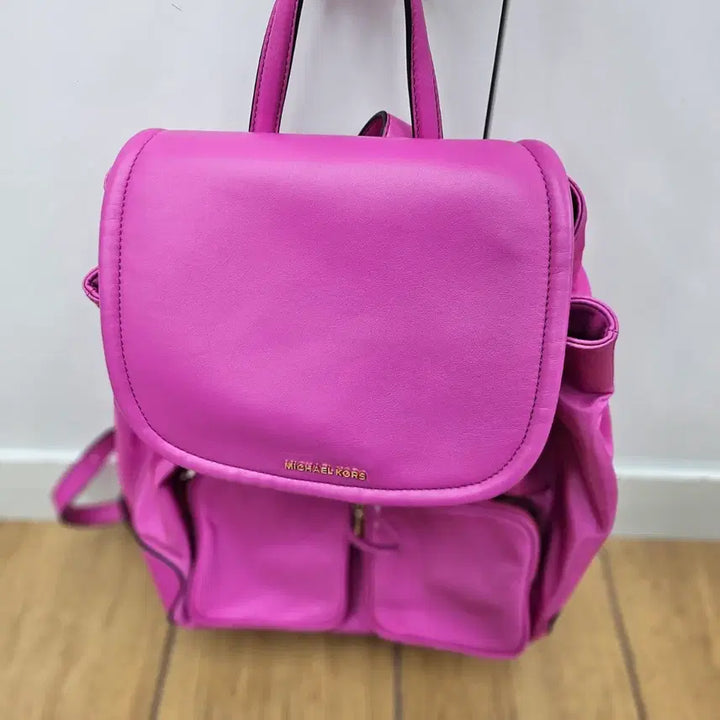 [SOLD OUT] 미사용급  마이클코어스 핫핑크 레더 백팩