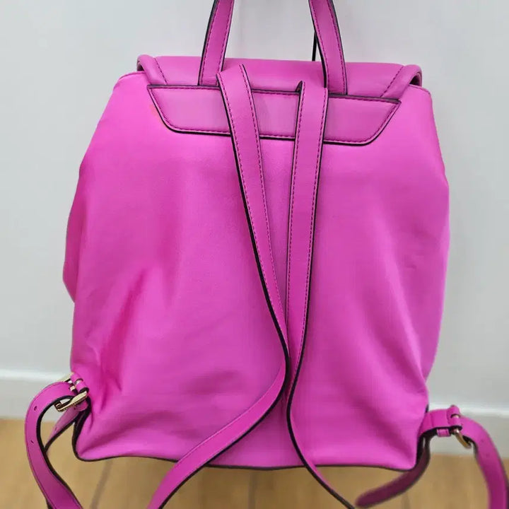 [SOLD OUT] 미사용급  마이클코어스 핫핑크 레더 백팩