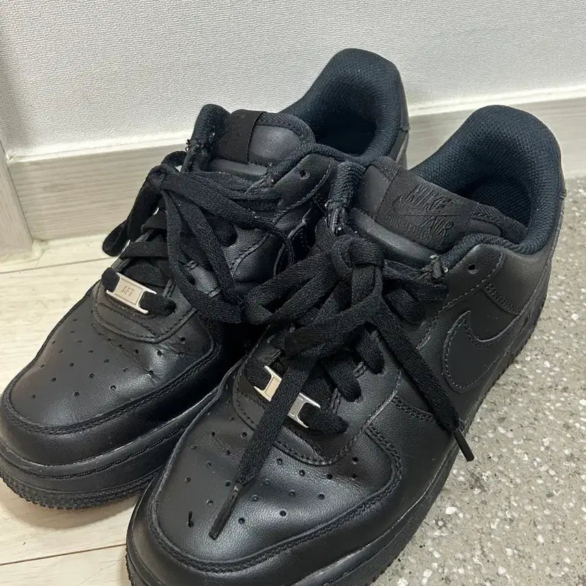 [BUNJANG] Nike Air Force 1 Low Triple Black Sneakers / 나이키 에어포스 로우 트리플 블랙 250