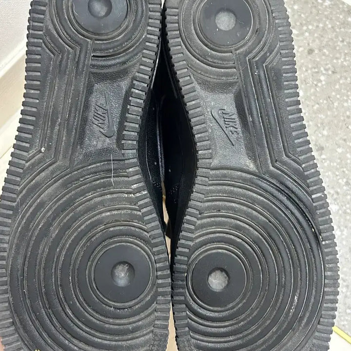[BUNJANG] Nike Air Force 1 Low Triple Black Sneakers / 나이키 에어포스 로우 트리플 블랙 250