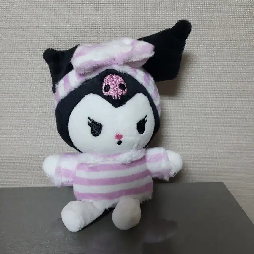 [BUNJANG] Kuromi Striped Pajamas Doll Keyring / (5월까지 할인)쿠로미 스트라이프 잠옷 인형 키링