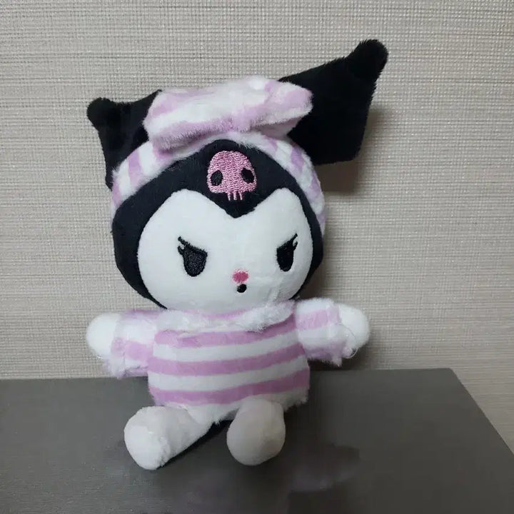 [BUNJANG] Kuromi Striped Pajamas Doll Keyring / (5월까지 할인)쿠로미 스트라이프 잠옷 인형 키링