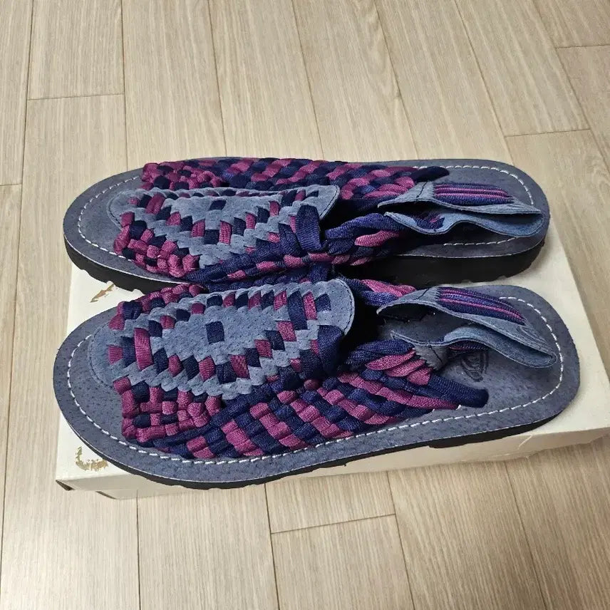 [SOLD OUT] 새제품 정품 츄바스코 아즈텍 샌들 네이비/모라조 M 280(택배비 무료)