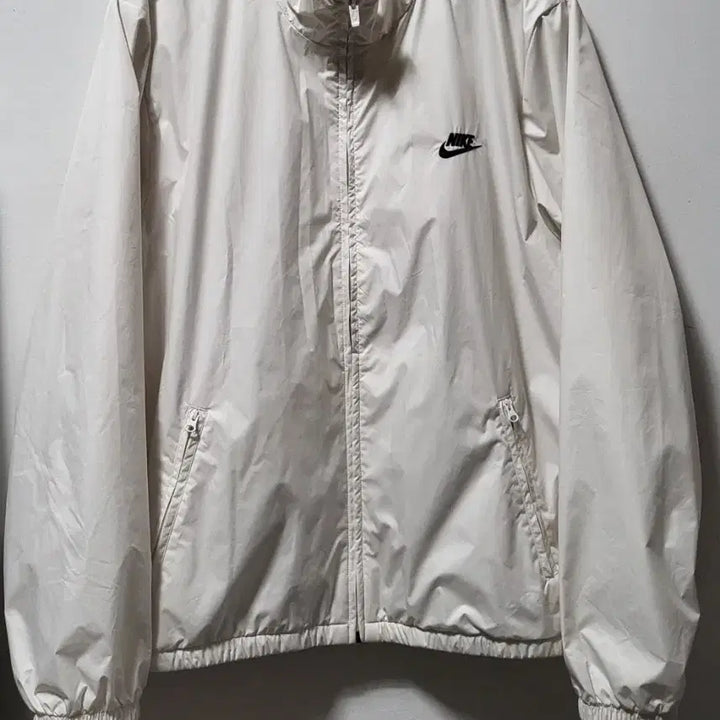 [SOLD OUT] 나이키 레인보우 스우시 바람막이 화이트