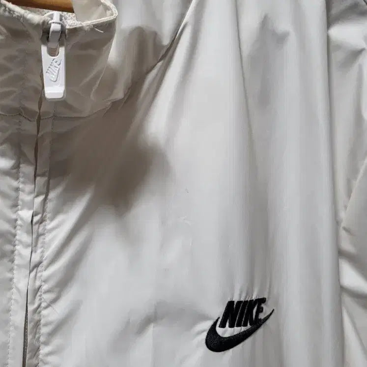 [SOLD OUT] 나이키 레인보우 스우시 바람막이 화이트